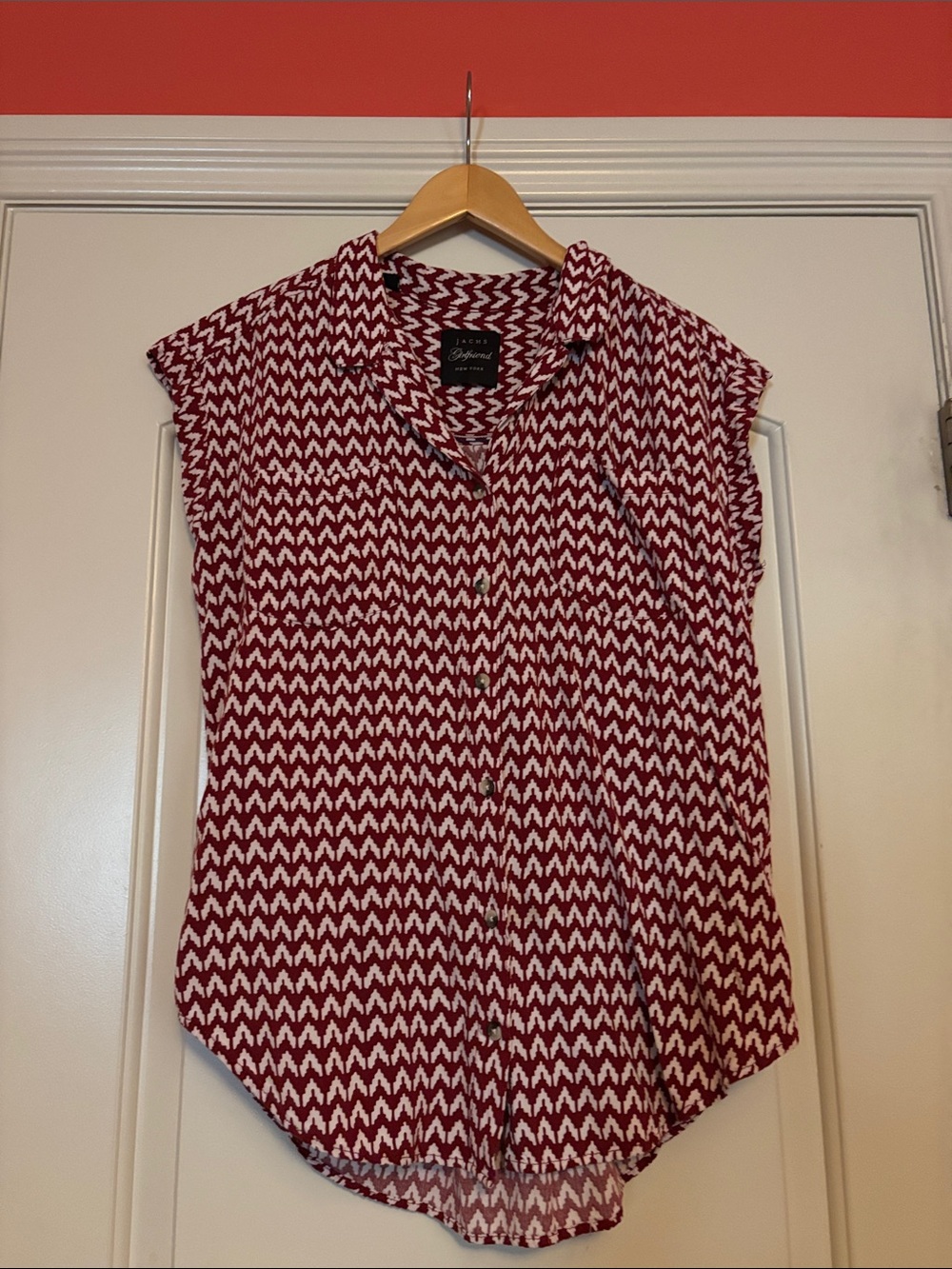 Jachs Sleeveless Chevron-Style Red and White Button Front Blouse. Size Medium